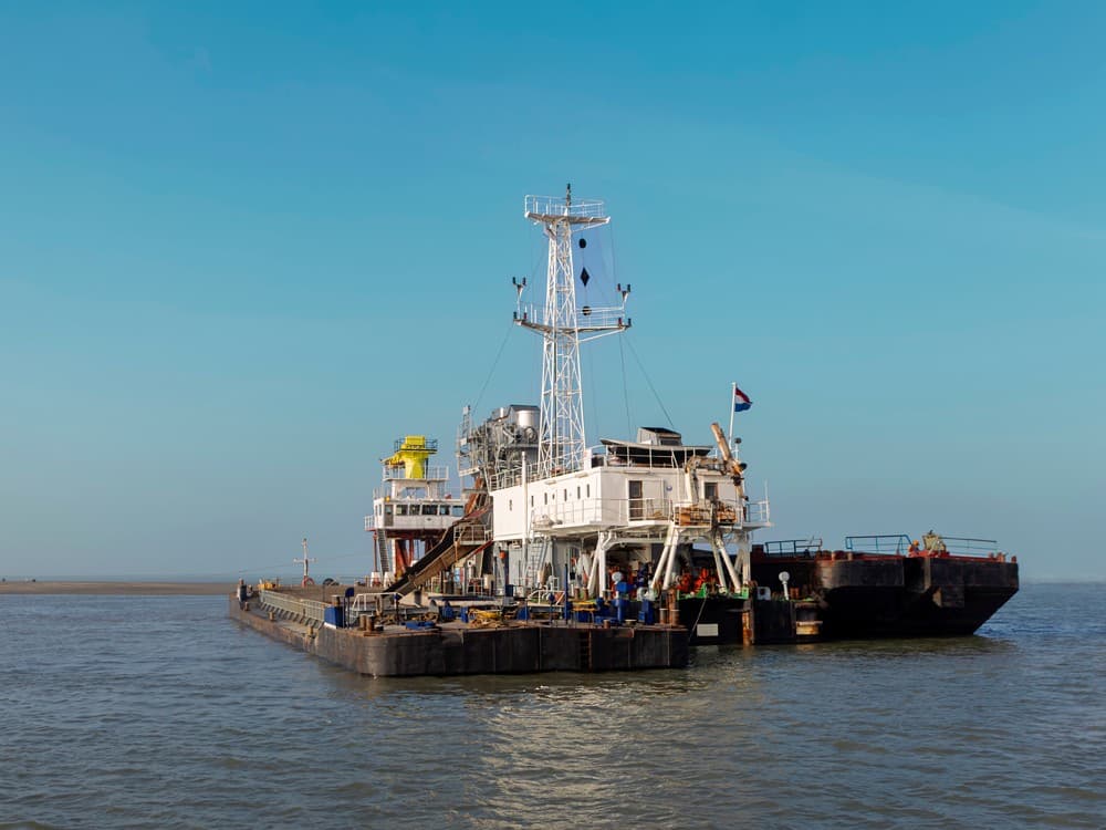 Dermatólogo en clínica médica de Ribeira